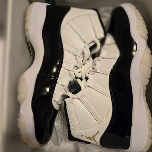 Jordan Athletic Shoes Black White Gold